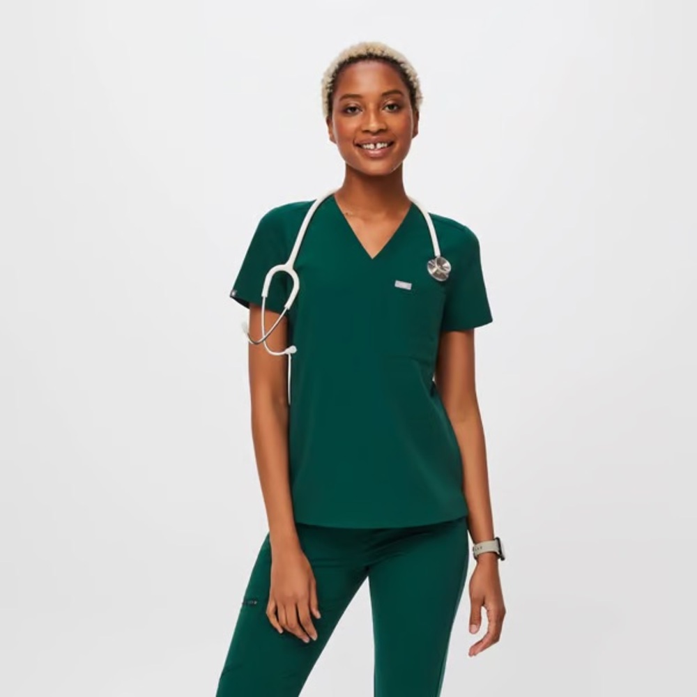 Figs Forest Green Catarina One Pocket Scrub Top, Size Medium
